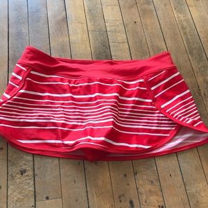 Athleta red & white golf skort